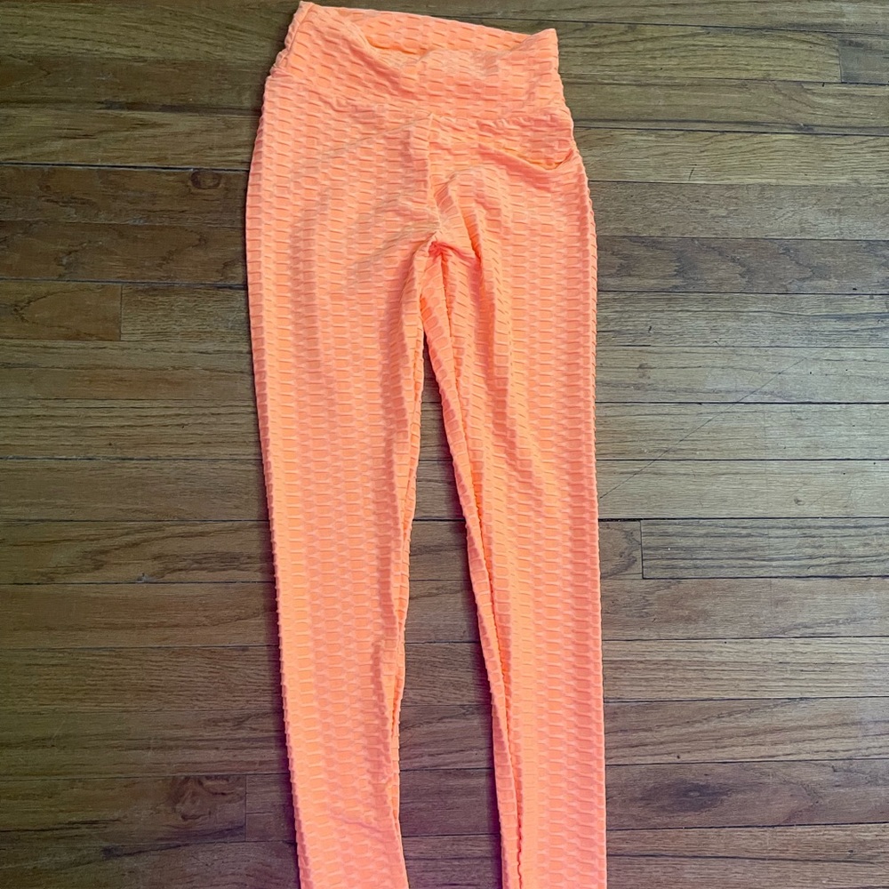 “Tik tok” butt plumping leggings